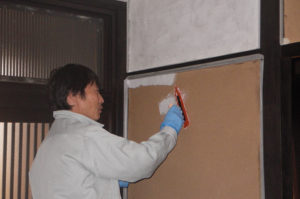 漆喰・塗り作業・作品賞・優秀賞・築40年の自宅を漆喰DIY。古民家風のモダンな仕上がりに！